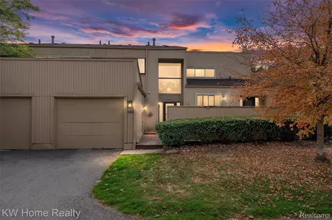 7356 Balsam Ct, West Bloomfield, MI 48322