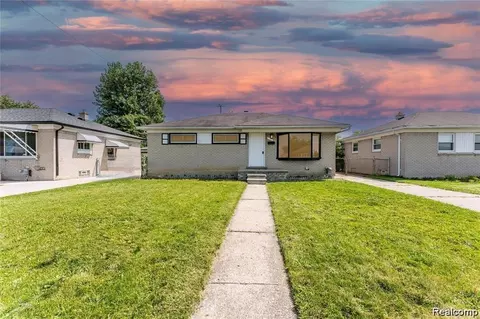 25184 Pattow St, Roseville, MI 48066
