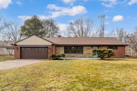237 Marlborough Dr, Bloomfield Township, MI 48302