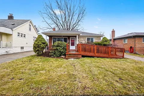 22510 Lincoln St, Saint Clair Shores, MI 48082