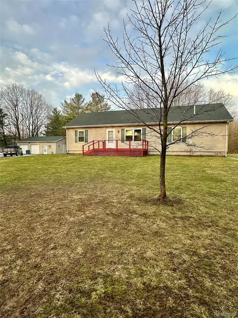 5239 Quain Rd, Emmett, MI 48022