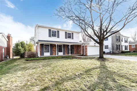 1937 Alhambra Dr, Ann Arbor, MI 48103
