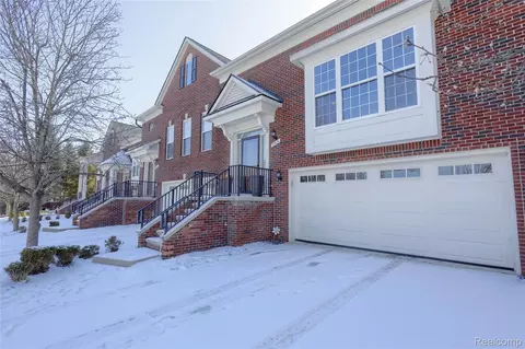 764 Red Run Dr #34, Troy, MI 48085