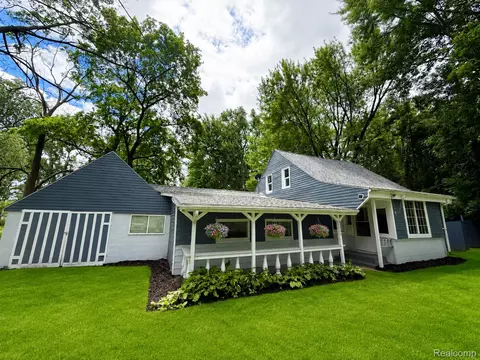 20500 Mckishnie St, Clinton Township, MI 48035