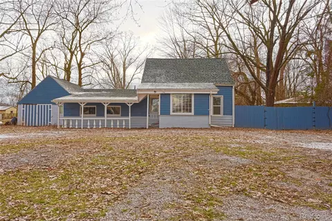 20500 Mckishnie St, Clinton Township, MI 48035