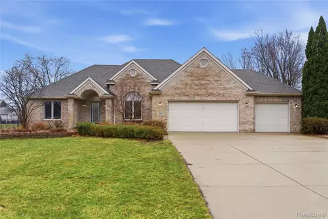 7095 Elmwood Dr, Grand Blanc, MI 48439