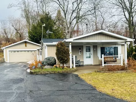 10461 9 Mile Rd, Green Oak, MI 48189