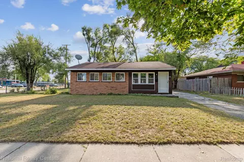 21901 Sloman St, Oak Park, MI 48237