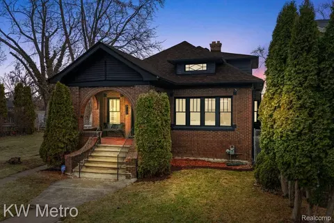 712 Chalmers St, Detroit, MI 48215