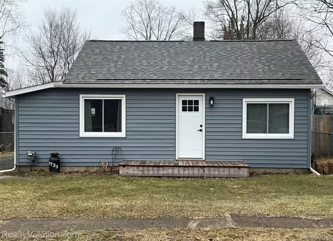 4723 4th St, Columbiaville, MI 48421