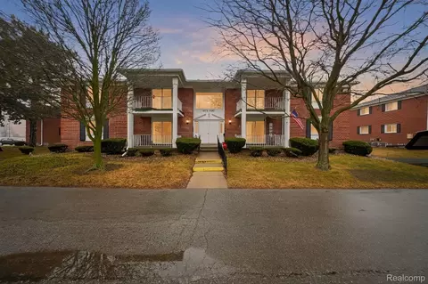 1870 Fort St #1, Trenton, MI 48183