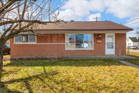 1104 E Barrett Ave, Madison Heights, MI 48071