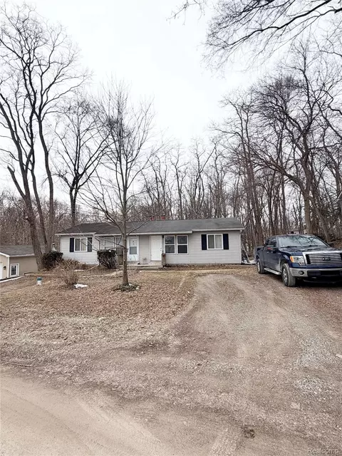 6279 Buckshore Drive Dr, Whitmore Lake, MI 48189