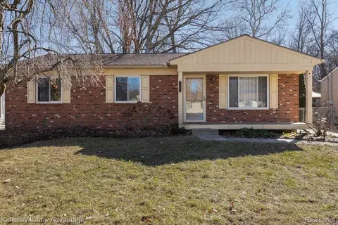 33707 Glen St, Westland, MI 48186