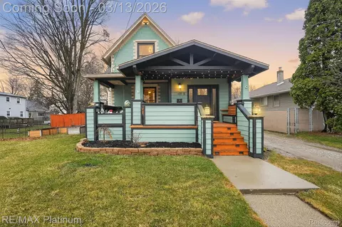 411 3rd St, Fenton, MI 48430