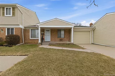 16371 Benmar Dr, Roseville, MI 48066