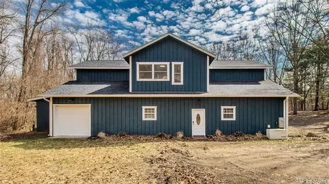 7841 Teahen Rd, Brighton, MI 48116
