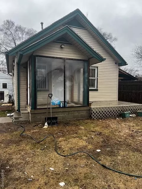 6083 Rosemont Ave, Detroit, MI 48228