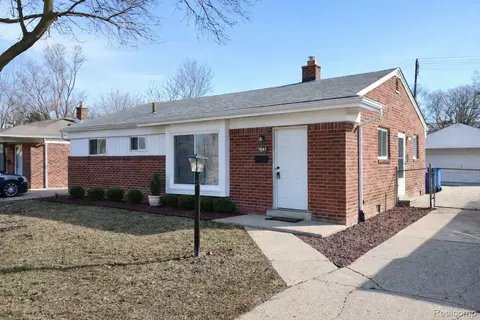 21734 Eastwood Ct, Warren, MI 48089