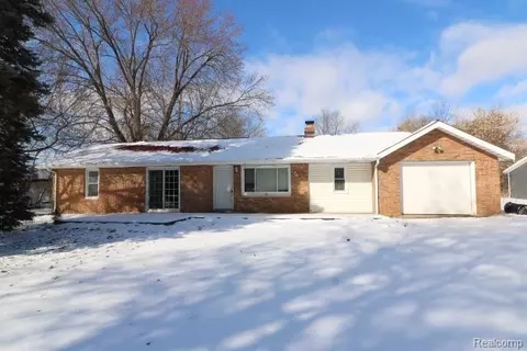 6191 Falkenbury Rd, Deerfield, MI 48461