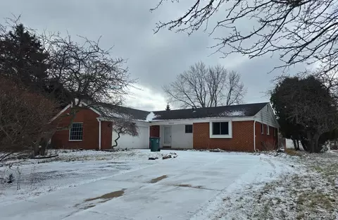 18251 Santa Ann Ave, Lathrup Village, MI 48076