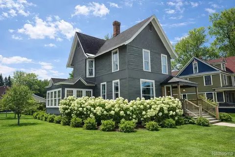 306 E Rockwell St, Fenton, MI 48430