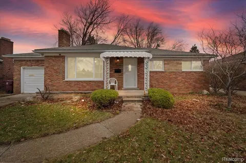8457 Menge, Center Line, MI 48015