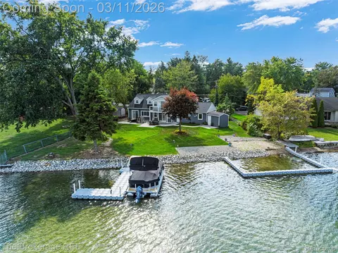 241 Reymont Rd, Waterford, MI 48327