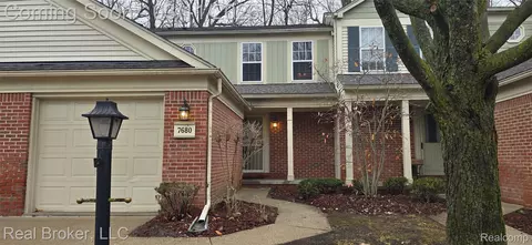 7680 Rivergate Dr, Westland, MI 48185