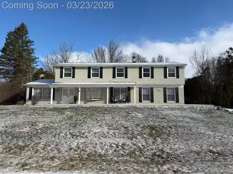 5586 Raven Rd, Bloomfield Hills, MI 48301
