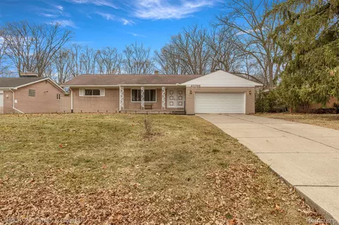 20766 Hcl Jackson, Grosse Ile, MI 48138