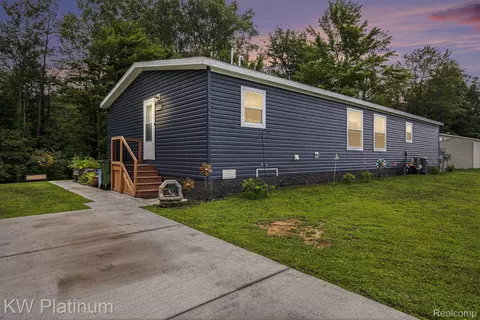 6154 Birch Creek Ct, Kimball, MI 48704
