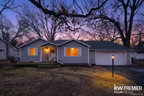 5658 Crescent Rd, Waterford, MI 48327