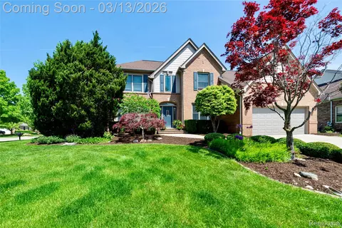 3826 Village Ct, Troy, MI 48084
