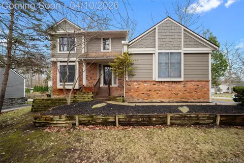 471 Hillson Dr, Waterford, MI 48327