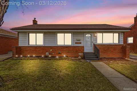 28824 Bohn St, Roseville, MI 48066