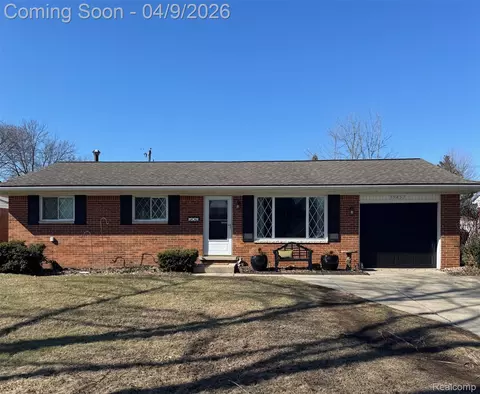 39457 Kingsbury Dr, Sterling Heights, MI 48313