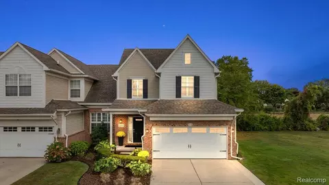 4404 Navin Field Ln, Troy, MI 48085