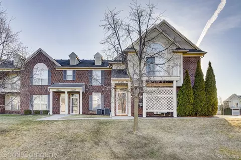 29891 Heritage Pkwy, Warren, MI 48092