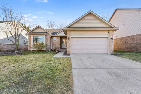 24595 Jason Dr, Brownstown, MI 48134