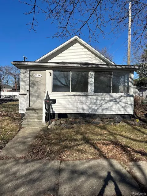 1524 Euclid St, Lincoln Park, MI 48146