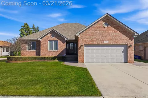 49266 Shenandoah Dr, Macomb, MI 48044