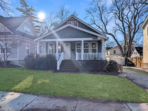 909 Hilldale Dr, Royal Oak, MI 48067