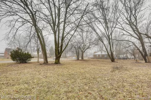 5577 Woodhall St, Detroit, MI 48224