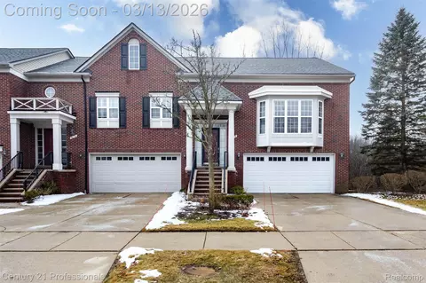 912 Sandalwood Dr, Troy, MI 48085