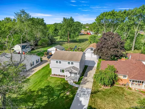 3158 Lafayette Dr, Trenton, MI 48183
