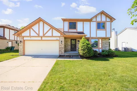 2202 Prescott Dr, Troy, MI 48083