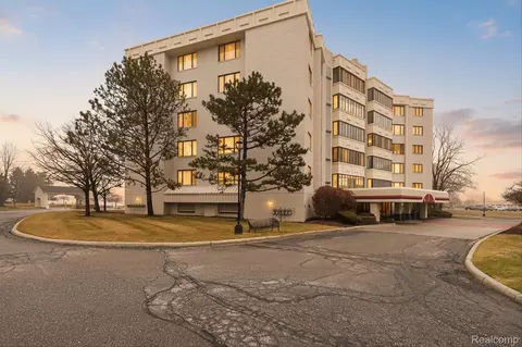 43100 12 Oaks Crescent Dr #2033, Novi, MI 48377