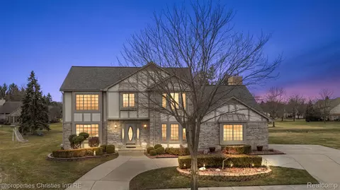 43159 La Bouquet Ct, Sterling Heights, MI 48314