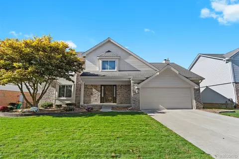 1883 Willowicke Dr, Wixom, MI 48393
